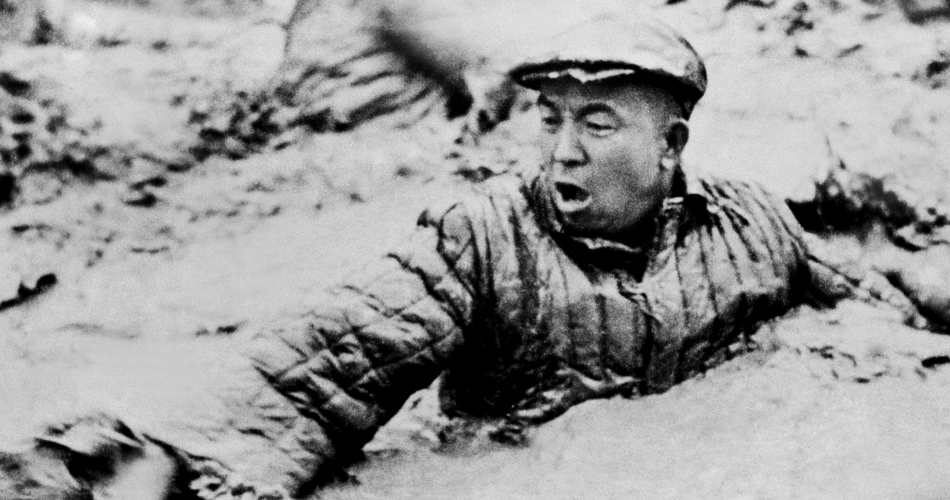 60年來，幾代大慶人艱苦創業、接力奮斗，在亙古荒原上建成我國最大的石油生產基地。大慶油田的卓越貢獻已經鐫刻在偉大祖國的歷史豐碑上，大慶精神、鐵人精神已經成為中華民族偉大精神的重要組成部分。