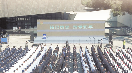 在艱苦卓絕的抗日戰爭中，中華兒女為國家生存而戰、為民族復興而戰、為人類正義而戰，社會動員之廣泛，民族覺醒之深刻，戰斗意志之頑強，必勝信念之堅定，都達到了空前的高度。白山黑水間，茫茫林海中，東北抗日聯軍在中國共產黨領導下，長期與凶惡敵人斗爭，用鮮血和生命譜寫了壯麗篇章。